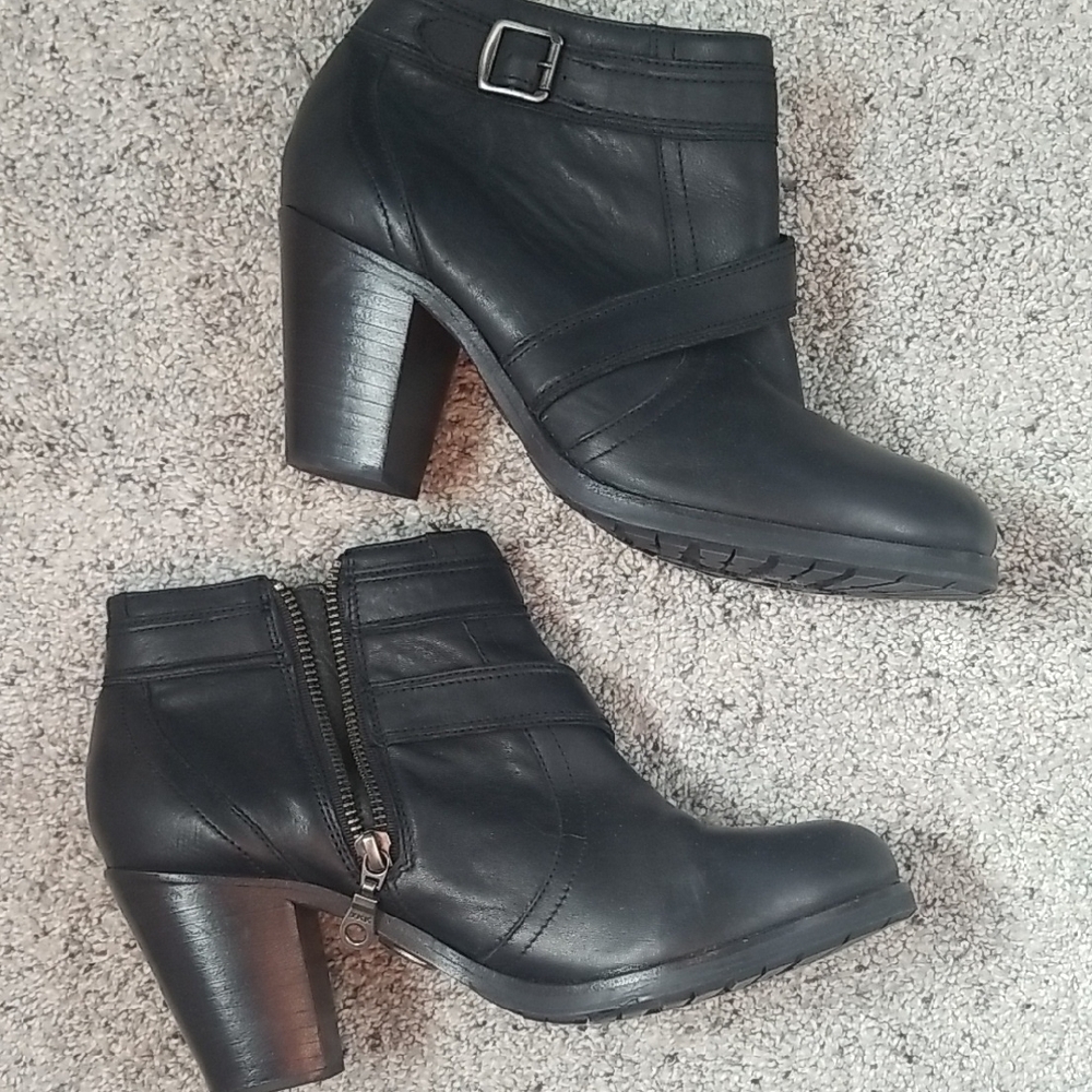 Ariat Women's Black Ankle Zip Short Ankle Boots buckle leather